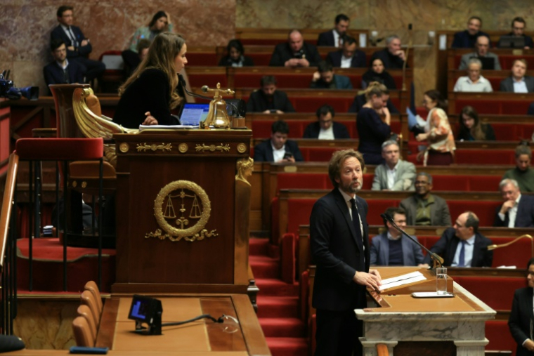 Boris Vallaud, président du groupe des députés PS, intervient à la tribune de l'Assemblée nationale lors de la discussion budgétaire, le 22 novembre 2025 ( AFP / Alain JOCARD )