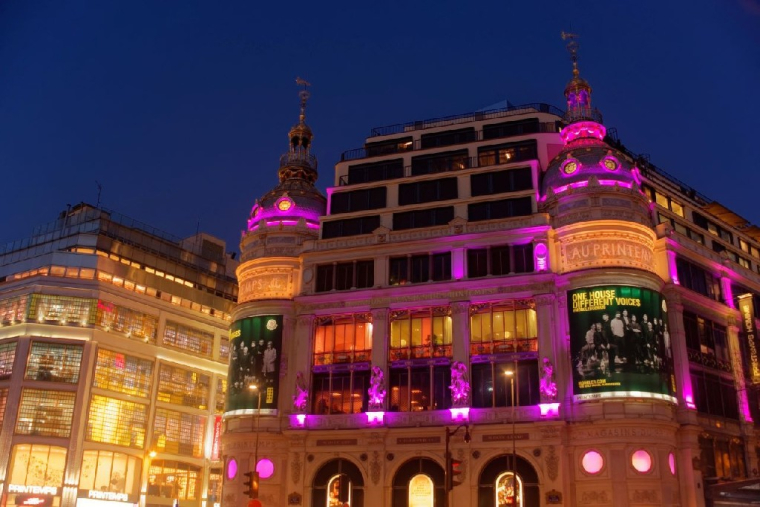 À Paris, le célèbre grand magasin Printemps Haussmann, fermé depuis mi-mars à cause de l'épidémie de coronavirus, a rouvert ses portes ce jeudi (Crédits photo : Flickr - Christian Sarbach )