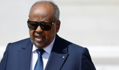 Le président djiboutien Ismaïl Omar Guelleh à son arrivée au palais présidentiel de Djibouti pour une rencontre avec son homologue français, le 21 décembre 2024 ( AFP / Ludovic MARIN )