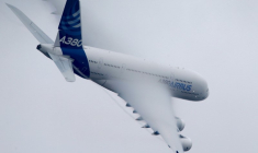 AIRBUS LIVRE À EMIRATES SON 1ER A380 MOTORISÉ PAR ROLLS-ROYCE