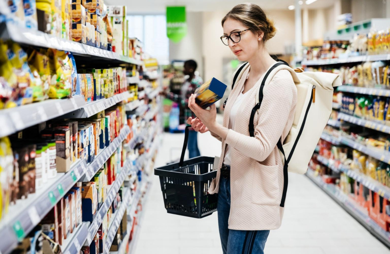 Les réflexes à avoir avant les courses pour réduire le montant du ticket. ( crédit photo : Getty Images )
