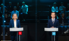 Magdalena Andersson (G) et Ulf Kristersson (D) candidats aux élections législatives de Suède, à Stockholm, le 10 septembre 2026 ( AFP / Jonathan NACKSTRAND )