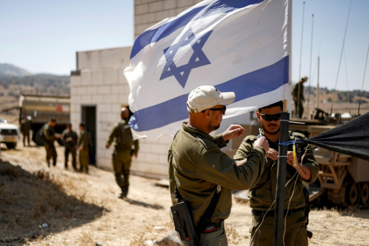 Des soldats israéliens lors d'un exercice militaire sur la partie du Golan syrien occupée par Israël, le 8 juillet 2025 ( AFP / Jalaa MAREY )