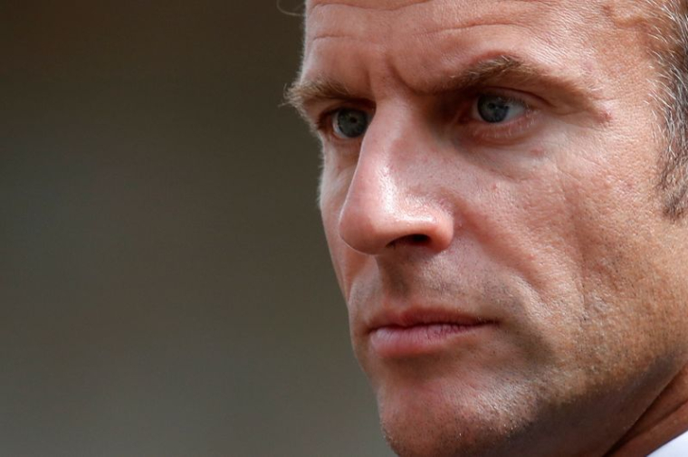 MACRON ÉVOQUE LA POSSIBLE LEVÉE DU PASS OBLIGATOIRE DANS CERTAINS TERRITOIRES