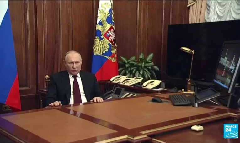 Intervention russe en Ukraine : que cherche à faire Vladimir Poutine dans le Donbass ?