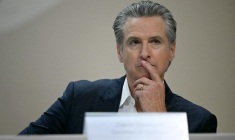 Le gouverneur de Californie, Gavin Newsom, participe à une conférence de presse lors de la COP30 au Brésil, le 11 novembre 2025.  ( AFP / MAURO PIMENTEL )
