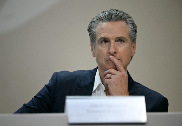 Le gouverneur de Californie, Gavin Newsom, participe à une conférence de presse lors de la COP30 au Brésil, le 11 novembre 2025.  ( AFP / MAURO PIMENTEL )