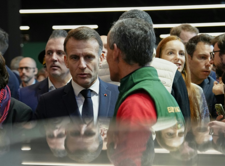 Le président Emmanuel Macron  visite un stand du Salon de l'agriculture, le 21 février 2026 à Paris ( POOL / Aurelien Morissard )