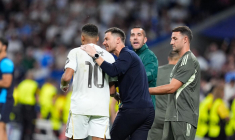 Xabi Alonso câline Kylian Mbappé