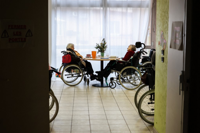 Les résidents d'un Ehpad public à Saint-Sulpice-la-Pointe, dans le Tarn, le 4 janvier 2023.  ( AFP / CHARLY TRIBALLEAU )