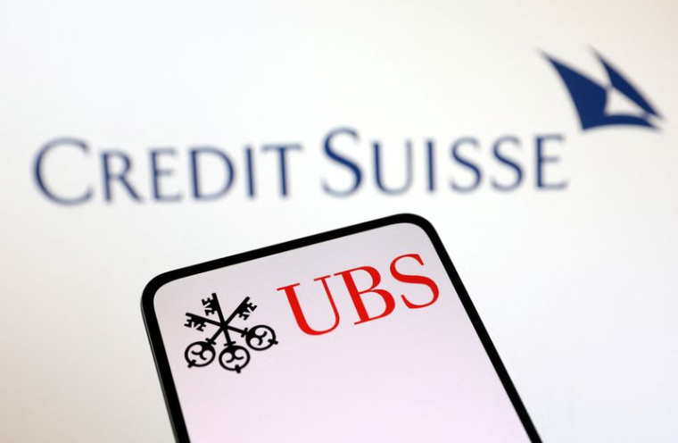 Les logos d'UBS et du Credit Suisse