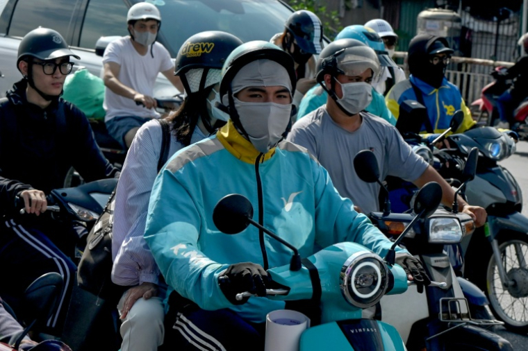 Des deux-roues à Hanoï au Vietnam le 13 mai 2026 ( AFP / Nhac NGUYEN )