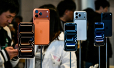 Apple va faciliter le transfert de données entre ses téléphones et ceux de ses concurrents ( AFP / Hector RETAMAL )