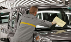 RENAULT MET 16.000 SALARIÉS D'ILE-DE-FRANCE EN CHÔMAGE PARTIEL