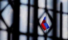 Le drapeau russe flotte sur l'ambassade de Russie à Washington