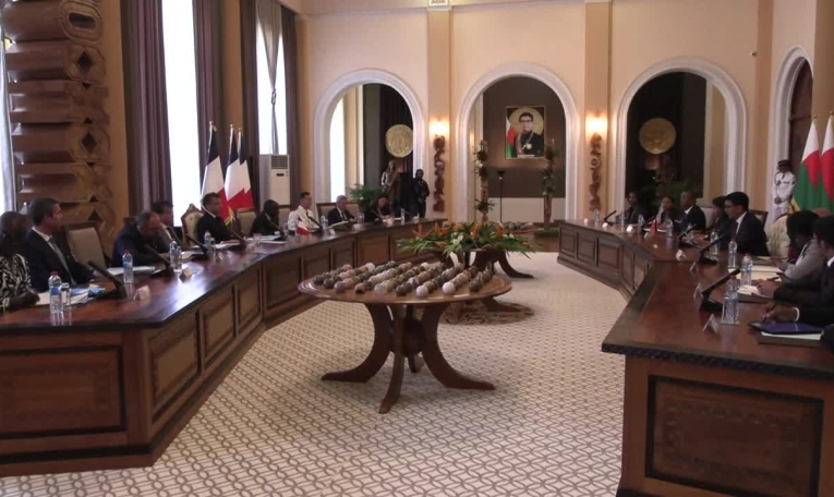 Madagascar: Emmanuel Macron accueilli par le président malgache