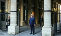 Le président du Conseil constitutionnel Richard Ferrand devant l'entrée du Conseil à Paris, le 9 octobre 2025 ( AFP / Dimitar DILKOFF )