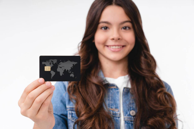 Épargne des enfants : à quel âge leur confier l'accès à leur compte ? / iStock.com - Inside Creative House