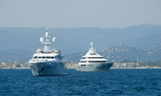Des yachts au large du golfe de Saint-Tropez, le 7 septembre 2021 dans le Var ( AFP / Nicolas TUCAT )