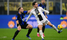 Florian Thauvin (D), qui va arriver à Lens en provenance de l'Udinese, lors d'un match de Serie A contre l'Inter Milan, à Milan le 9 décembre 2023 ( AFP / MARCO BERTORELLO )