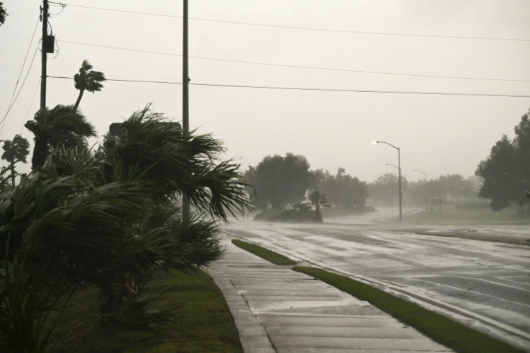 Une route balayée par les vents de la tempête Isaias à Pensacola, en Floride, le 9 octobre 2026 ( AFP / RONALDO SCHEMIDT )