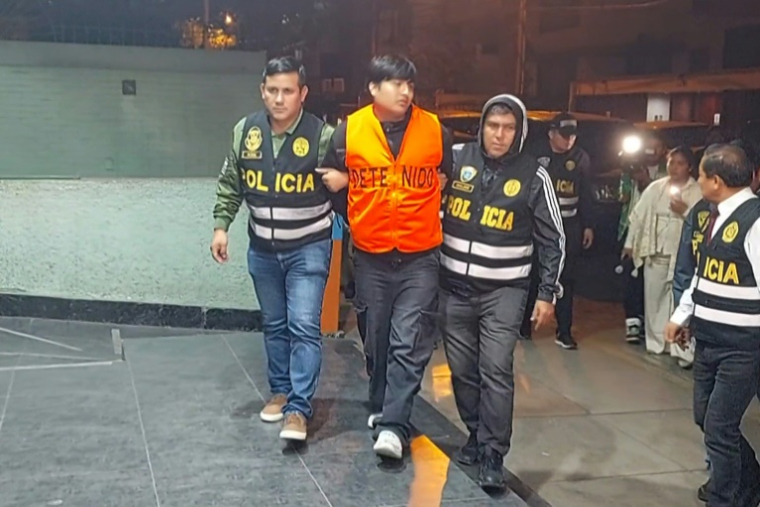 Capture vidéo de l'interpellation à Lima au Pérou le 30 septembre 2025 du commanditaire présumé du meurtre de trois jeunes femmes en Argentine ( AFPTV / Carlos MANDUJANO )