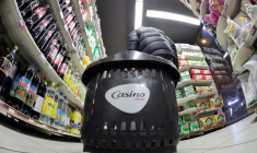 FRANCE: LES PRIX DE L'ALIMENTATION DANS LA GRANDE DISTRIBUTION CONTINUENT DE GRIMPER, SELON L'INSEE
