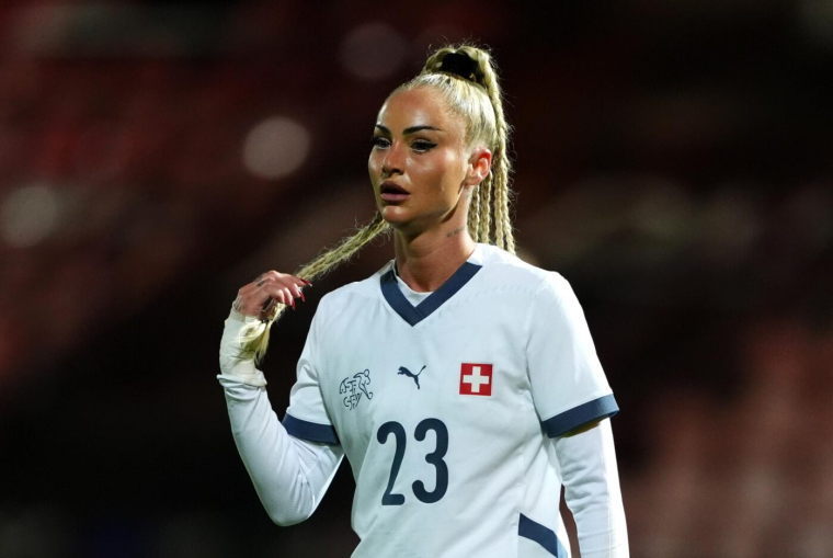 Alisha Lehmann signe son retour en Angleterre