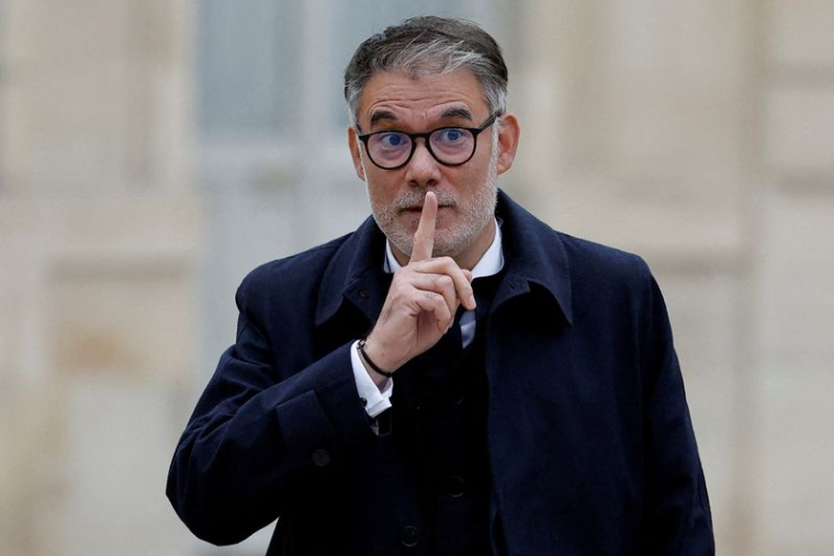 Le président français Macron rencontre les partis au palais de l'Élysée, à Paris