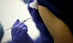 CORONAVIRUS: LA FRANCE VISE 3,5 MILLIONS DE VACCINATIONS DE PLUS CETTE SEMAINE