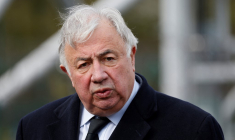 Gérard Larcher à Versailles, le 31 mars 2023. ( POOL / LUDOVIC MARIN )