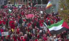 A Amsterdam, une marée rouge en soutien aux palestiniens