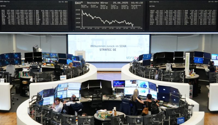 Le graphique de l'indice allemand DAX est affiché à la bourse de Francfort