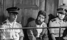 Photo prise le 03 juillet 1986 au Tribunal de Lyon du Libanais Georges Ibrahim Abdallah, condamné à la prison à vie en 1987 pour complicité d'assassinat de deux diplomates en 1982, et complicité de tentative d'assassinat d'un troisième en 1984 ( AFP / Michel VAURIS-GRAVOS )
