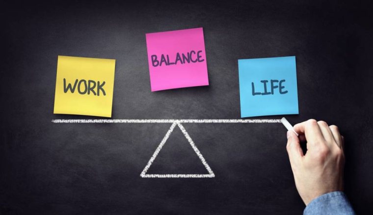 Comment gérer vie professionnelle et vie personnelle sans perdre pied ? / iStock.com - BrianAJackson