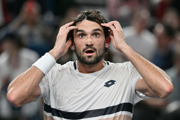 Valentin Vacherot incrédule après avoir battu Novak Djokovic en demi-finale du Masters 1000 de Shanghai, le 11 octobre 2025 ( AFP / Hector RETAMAL )