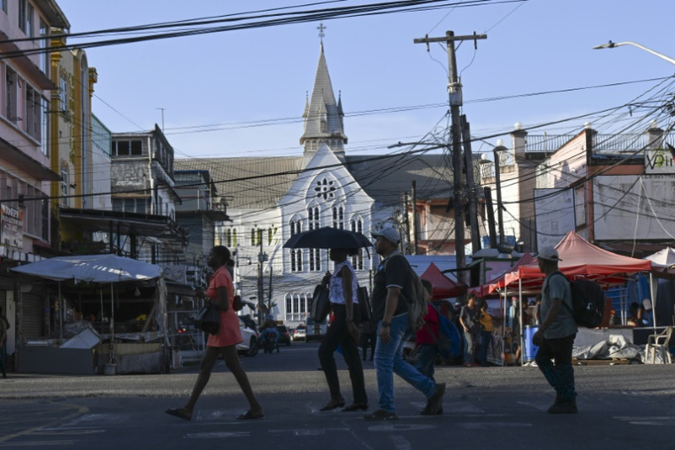 Une rue de Georgetown, la capitale du Guyana, le 26 août 2025 ( AFP / Joaquin Sarmiento )