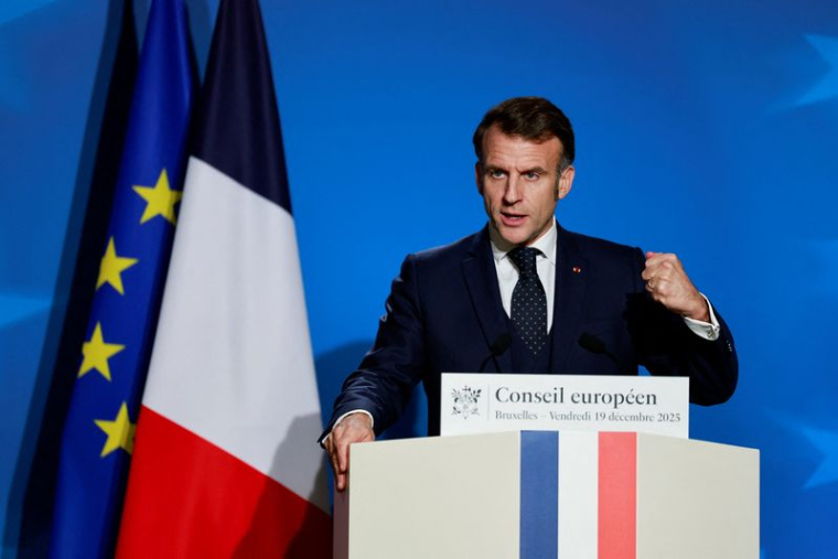 Le président français Emmanuel Macron tient une conférence de presse lors d'un sommet des dirigeants de l'Union européenne, à Bruxelles