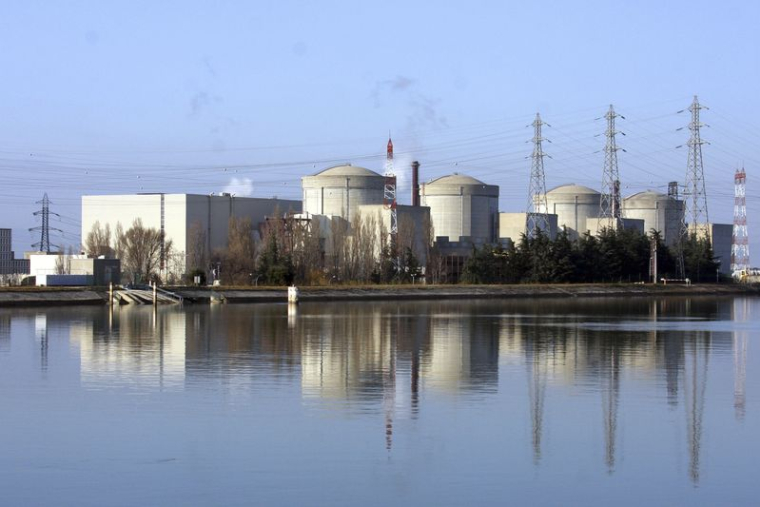 MACRON VEUT RELANCER "LA GRANDE AVENTURE" NUCLÉAIRE, SIX EPR2 ANNONCÉS