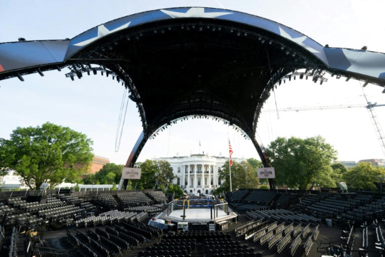 La structure construite pour accueillir les combats de MMA à la Maison Blanche, à Washington, le 11 juin 2026 ( AFP / SAUL LOEB )