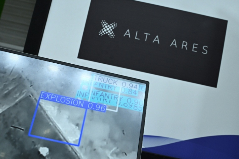 Images filmées par un intercepteur d'Alta Ares, société française spécialisée dans les systèmes de défense aérienne au salon du Bourget près de Paris, le 18 juin 2025  ( AFP / JULIEN DE ROSA )