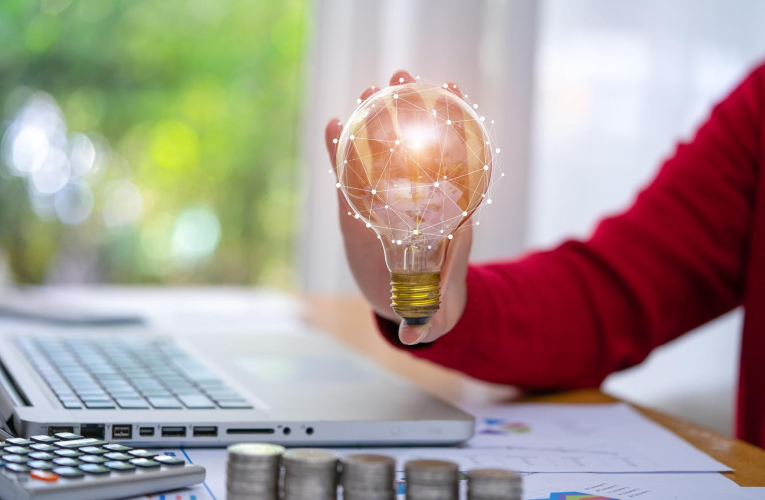 Face à la flambée des prix de l’énergie, de nombreux Français sont tentés de changer de fournisseur de gaz et/ou d’électricité. ( crédit photo : Getty Images )