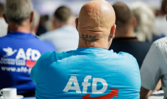 ( AFP / JENS SCHLUTER )