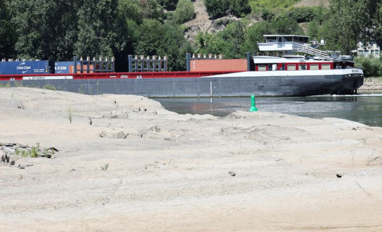 LE FAIBLE NIVEAU DES EAUX DU RHIN MENACE LA CROISSANCE ALLEMANDE
