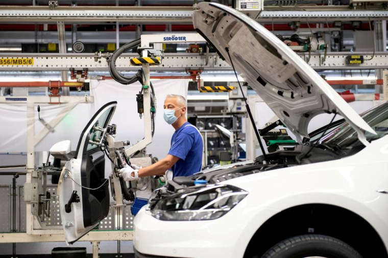 Photo d'archives: Usine Volkswagen après le confinement lié au coronavirus Covid-19