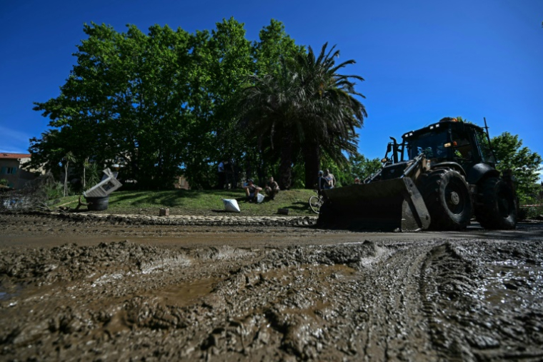 Au Lavandou, dans le Var, après des inondations dues à de violentes précipitations, le 20 mai 2025 ( AFP / Gabriel BOUYS )