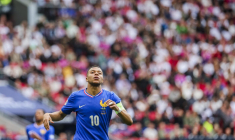 Booba ne lâche pas les côtes de Kylian Mbappé