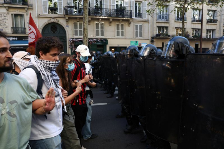 Grève nationale et manifestations anti-gouvernementales à l'appel des syndicats français en France
