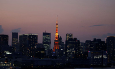 La tour de Tokyo et les gratte-ciel à Tokyo