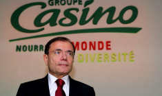 Naouri, ancien président-directeur général du distributeur français Casino, pose après la publication des résultats annuels 2012 de l'entreprise